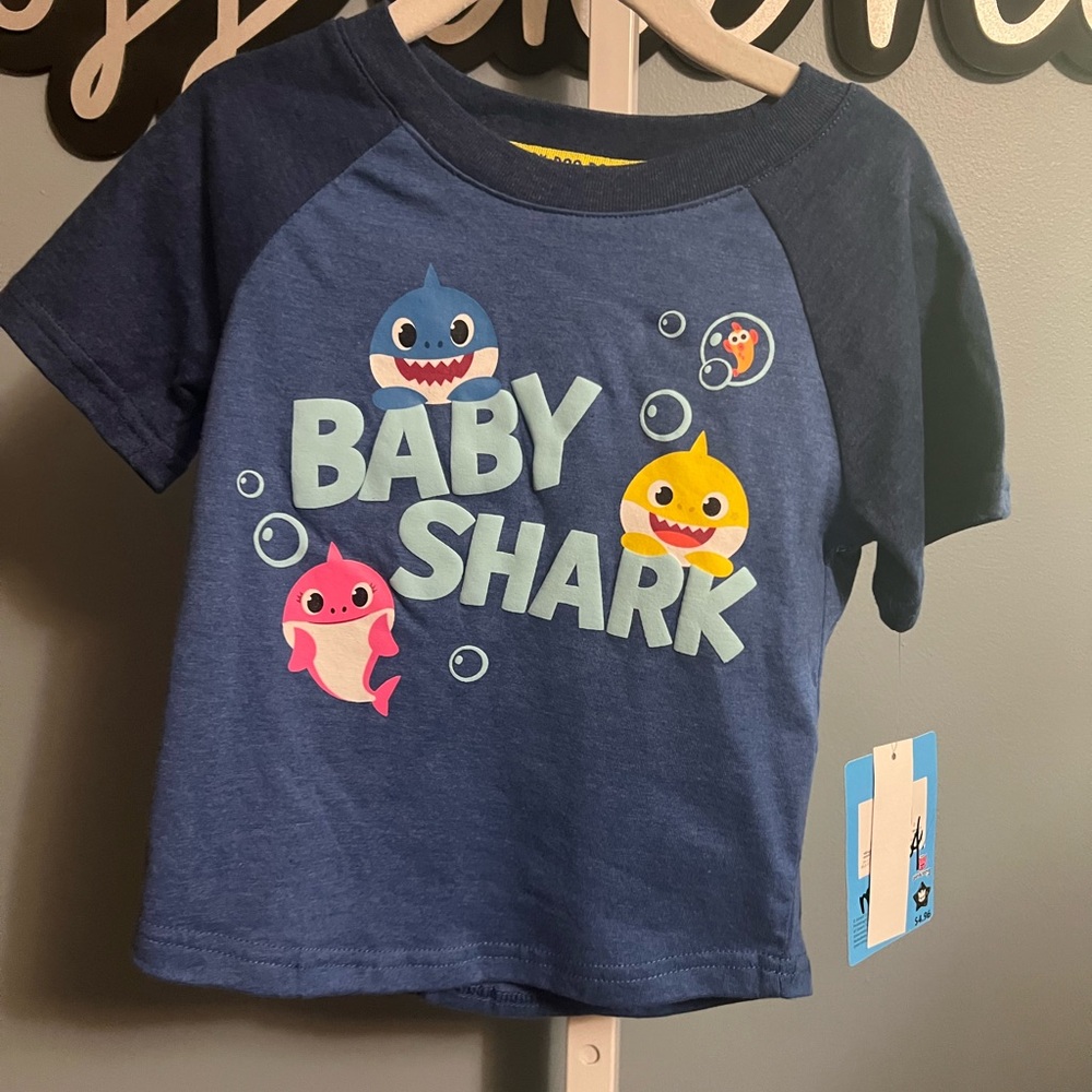 🇺🇸 $3 🇺🇸 Nickelodeon Baby Shark Navy Blue Graphic Short Sleeve Shirt NWT 3T
